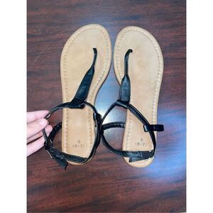 Women’s Strappy Black and Tan Flats Size Small 6-7